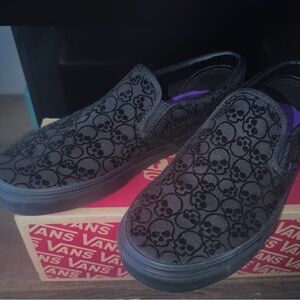 Vans Black and Purple Skull Classic Slip-Ons Size Men’s 7, Women’s 8.5